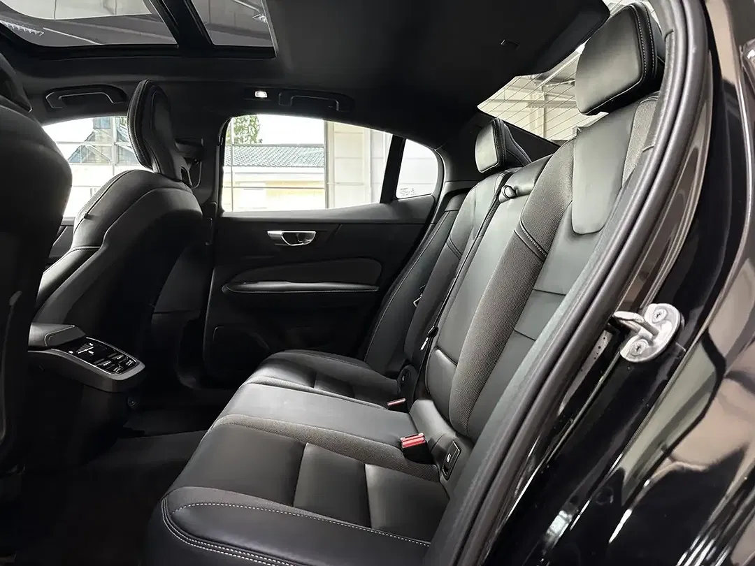 Volvo S60 B5 AWD Ultimate Dark - Thumbnail 11