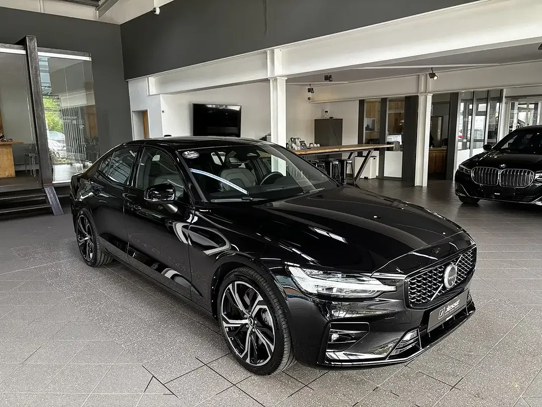 Volvo S60 B5 AWD Ultimate Dark - Thumbnail 3