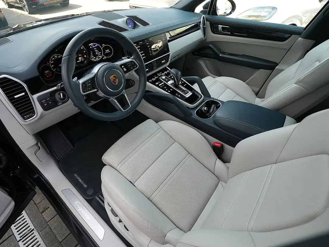 Porsche Cayenne E-Hybrid Coupe - Thumbnail 3