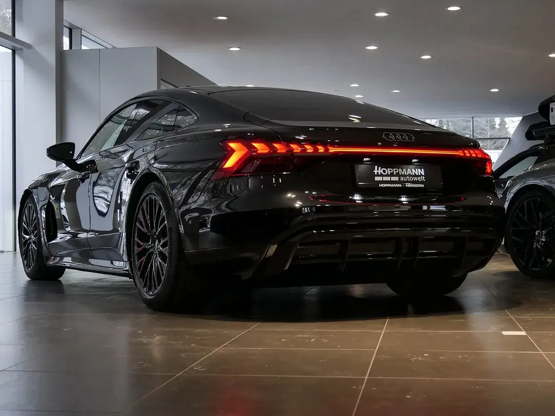 Audi e-tron GT - Thumbnail 3