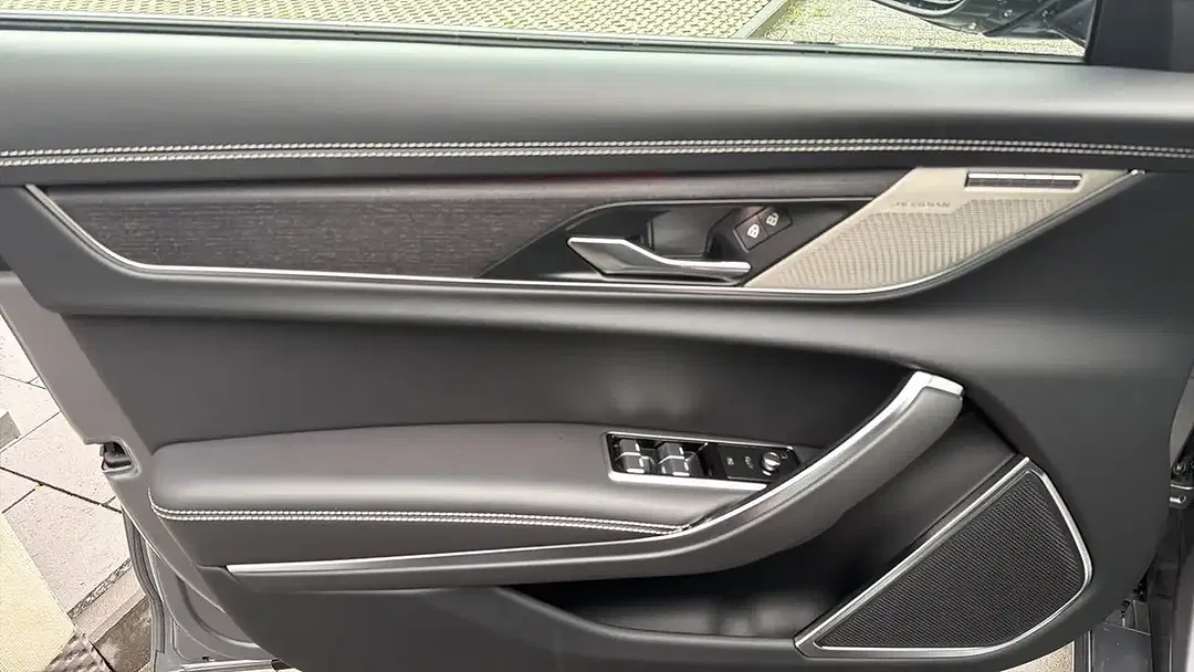 Jaguar XF 4x4 R-Dynamic HSE - Thumbnail 14