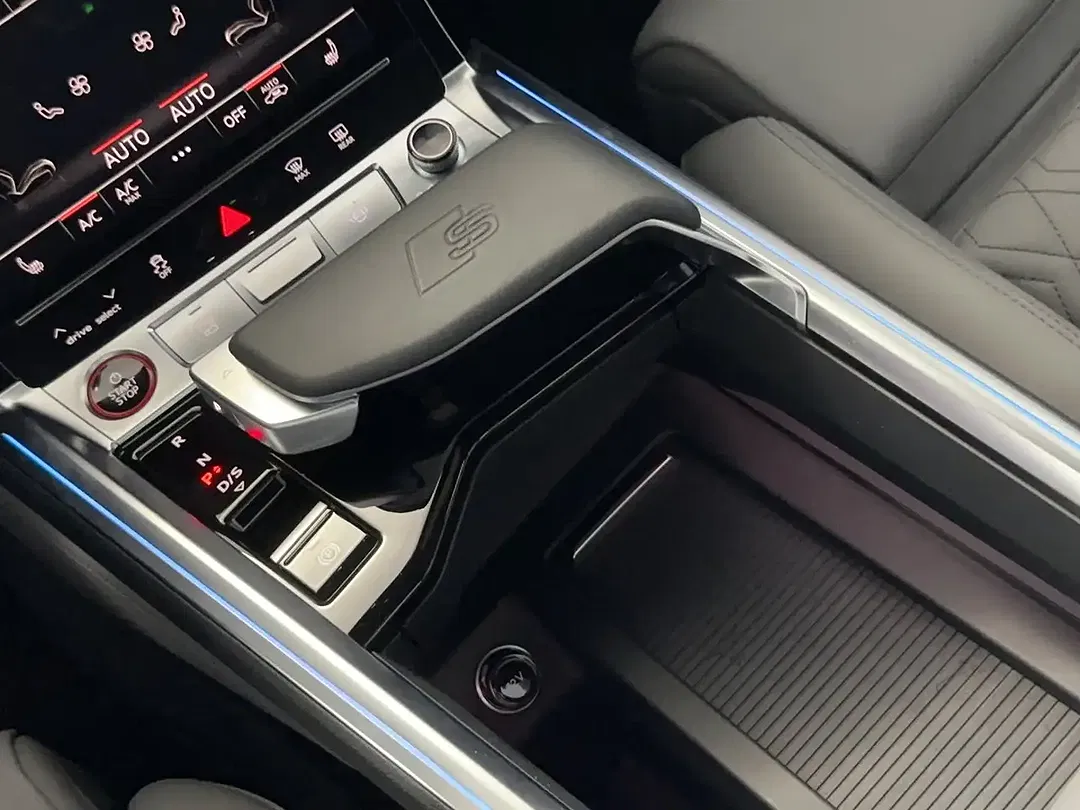 Audi SQ8 e-tron quattro - Thumbnail 12