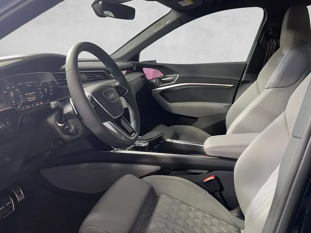 Audi SQ8 e-tron quattro - Thumbnail 6