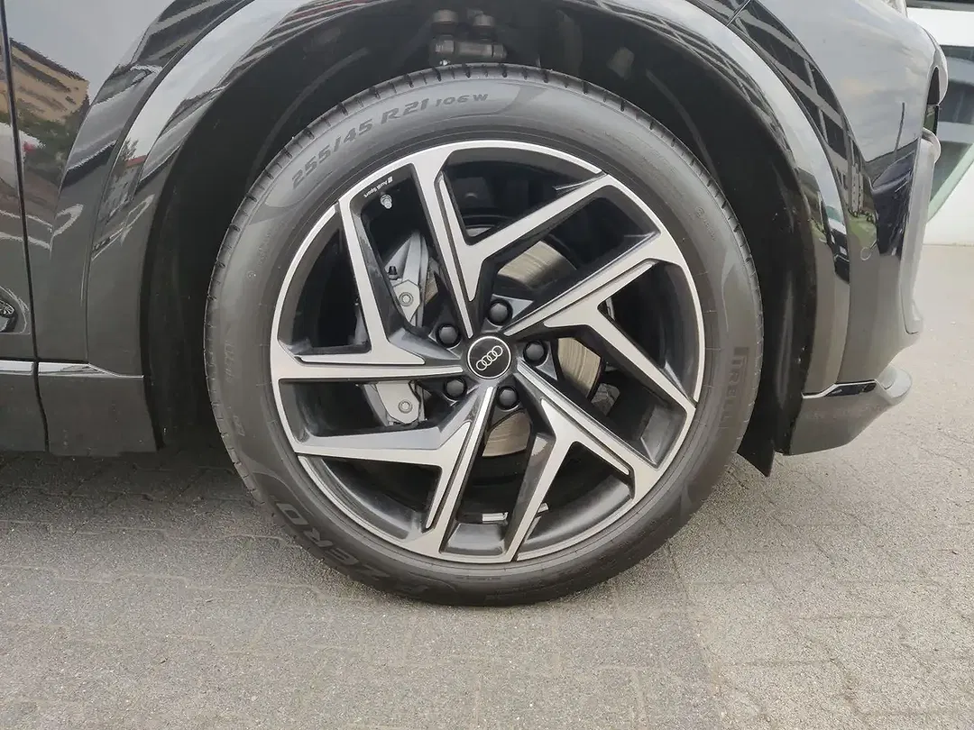 Audi Q6 e-tron Matrix LED S line - Thumbnail 6