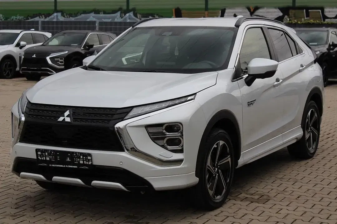Mitsubishi Eclipse Cross 2.4 4WD Plus Select Black - foto 1