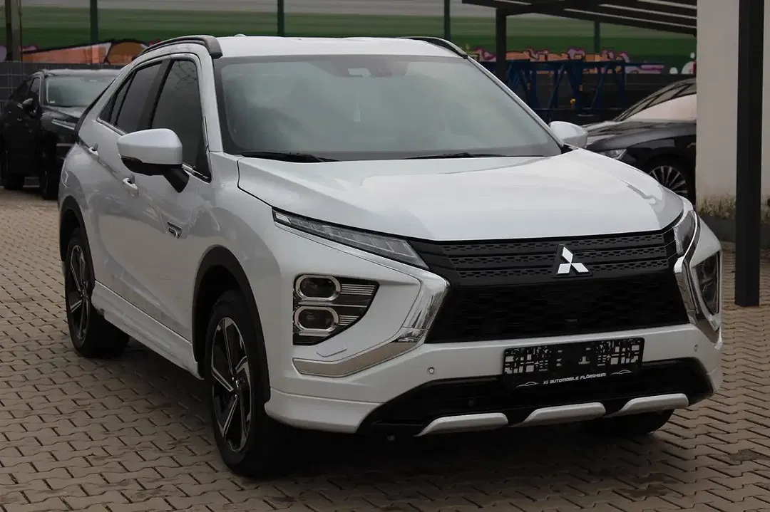 Mitsubishi Eclipse Cross 2.4 4WD Plus Select Black - Thumbnail 3