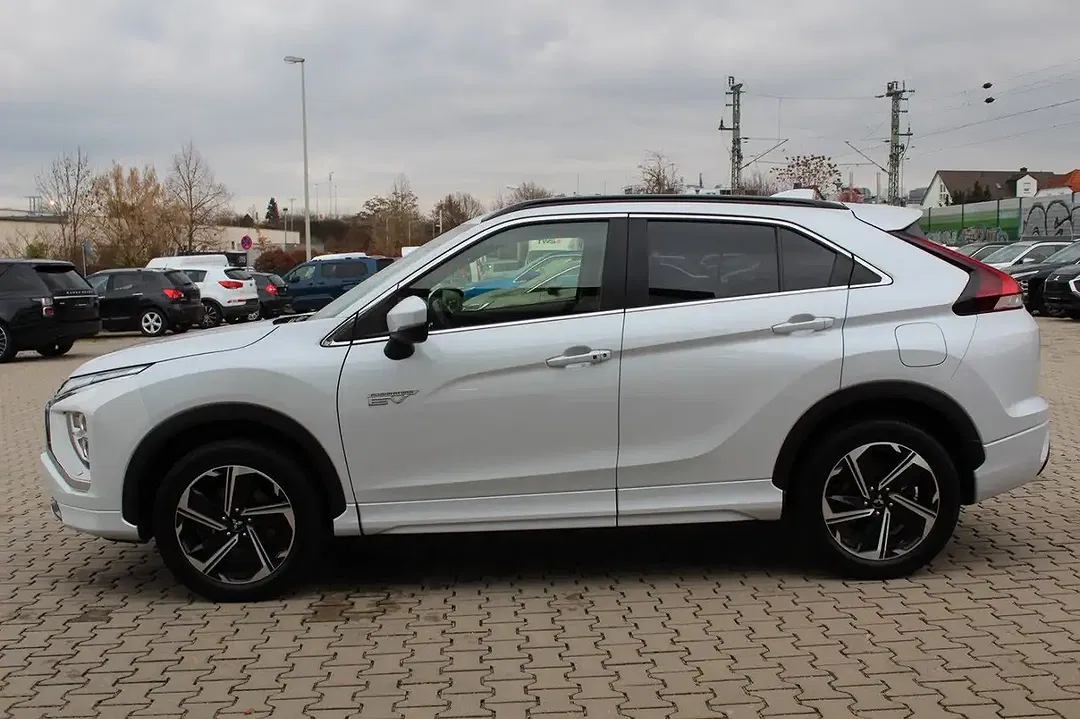 Mitsubishi Eclipse Cross 2.4 4WD Plus Select Black - Thumbnail 8