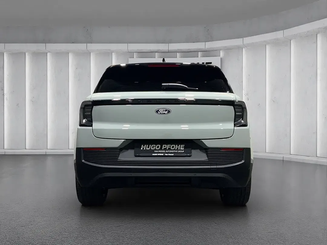 Ford Explorer Extended Range - Thumbnail 4
