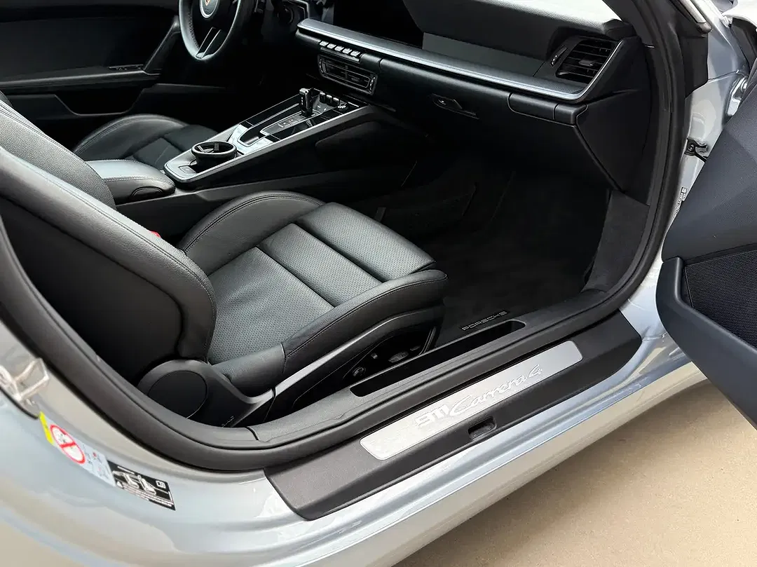 Porsche 911 Carrera 4 - Thumbnail 24