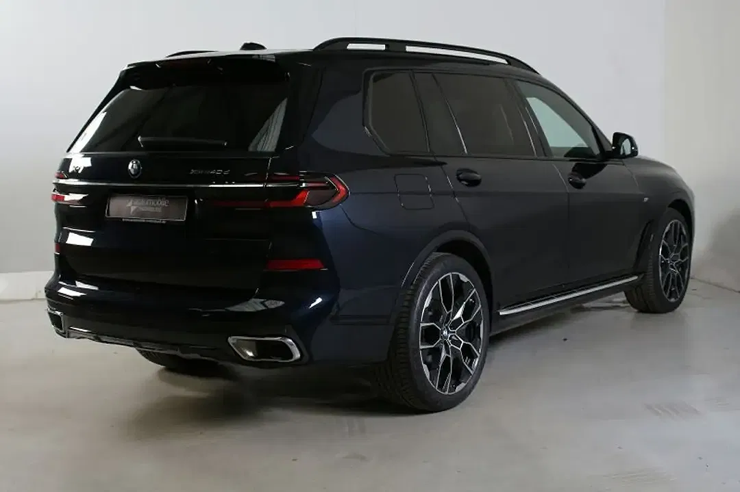 BMW X7 xDrive M Sport - Thumbnail 3