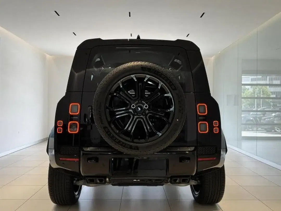 Land Rover Defender P635 OCTA 110 - Thumbnail 6