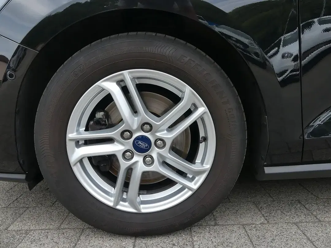 Ford Focus ST-Line X - Thumbnail 9