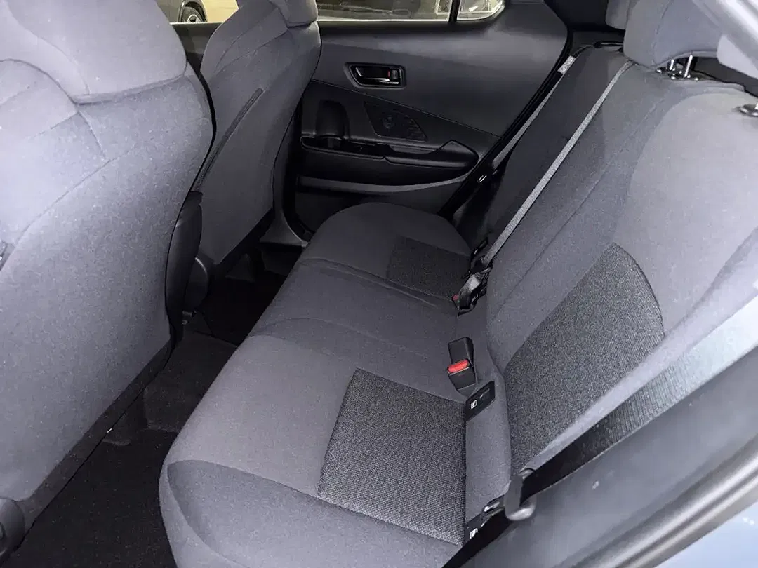 Toyota C-HR Hybrid Active - Thumbnail 10