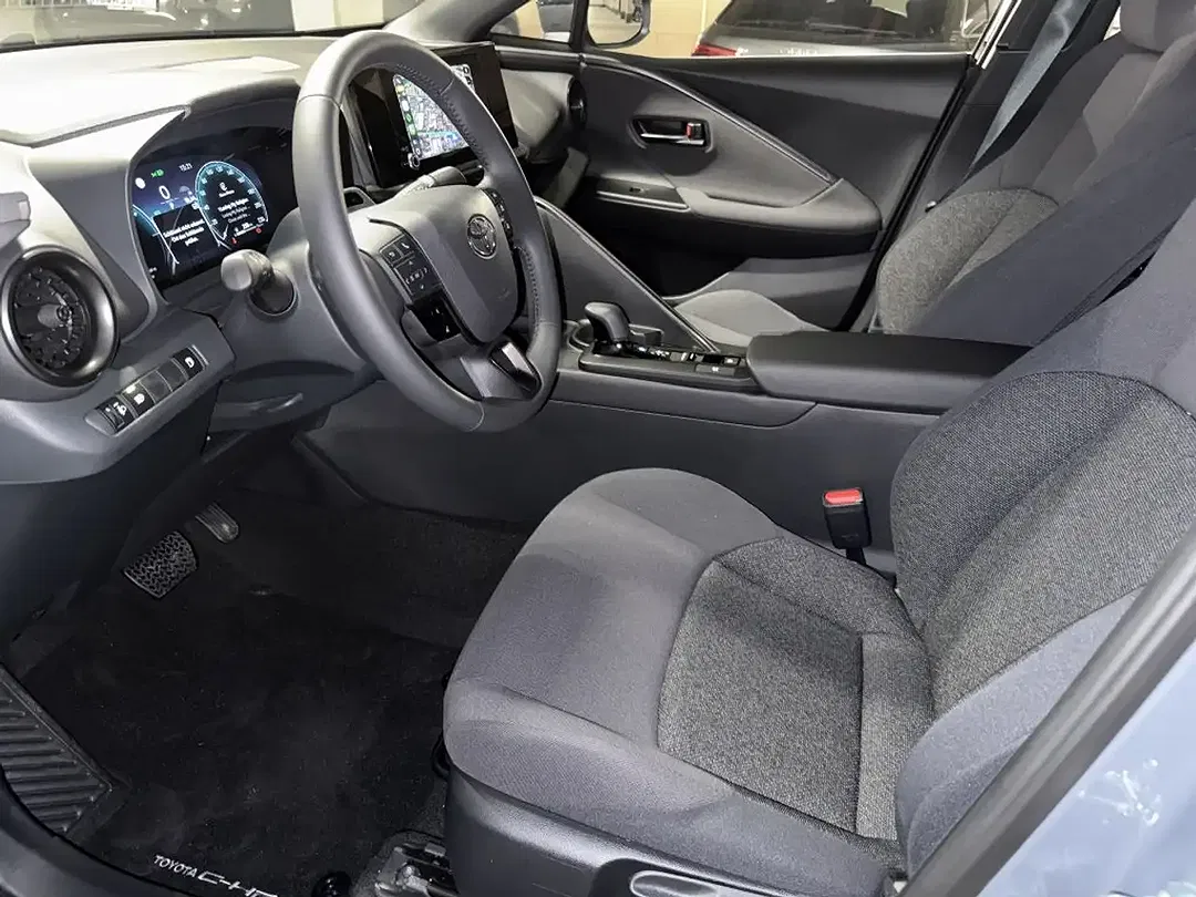 Toyota C-HR Hybrid Active - Thumbnail 8