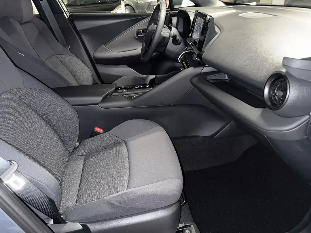 Toyota C-HR Hybrid Active - Thumbnail 9