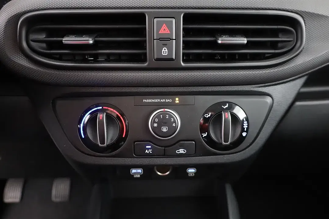 Hyundai i10 1.0 - Thumbnail 11