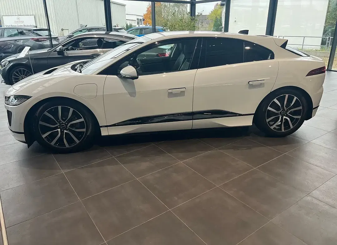 Jaguar I-Pace Black - Thumbnail 4