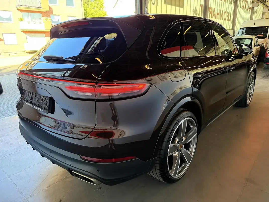 Porsche Cayenne - Thumbnail 5