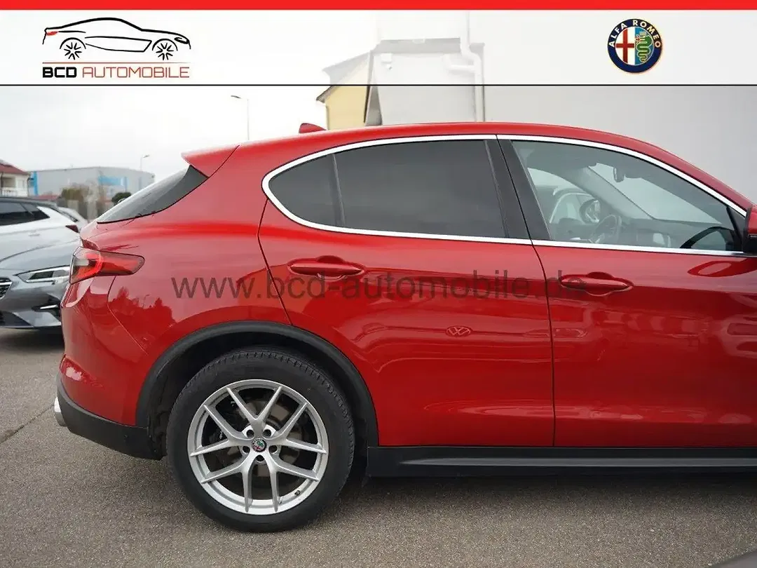 Alfa Romeo Stelvio Q4 Super Veloce - Thumbnail 3