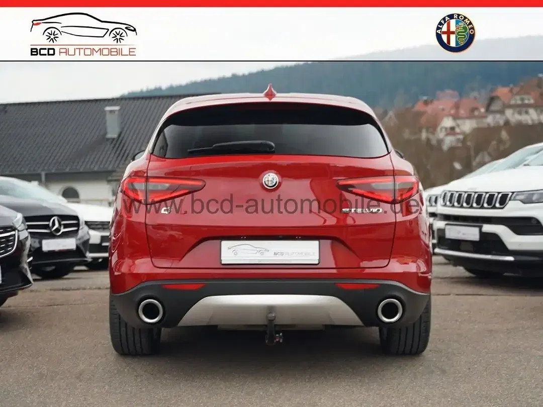Alfa Romeo Stelvio Q4 Super Veloce - Thumbnail 5
