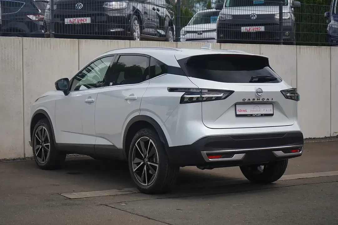 Nissan Qashqai 1.3 DIG-T AUT Tekna - Thumbnail 2