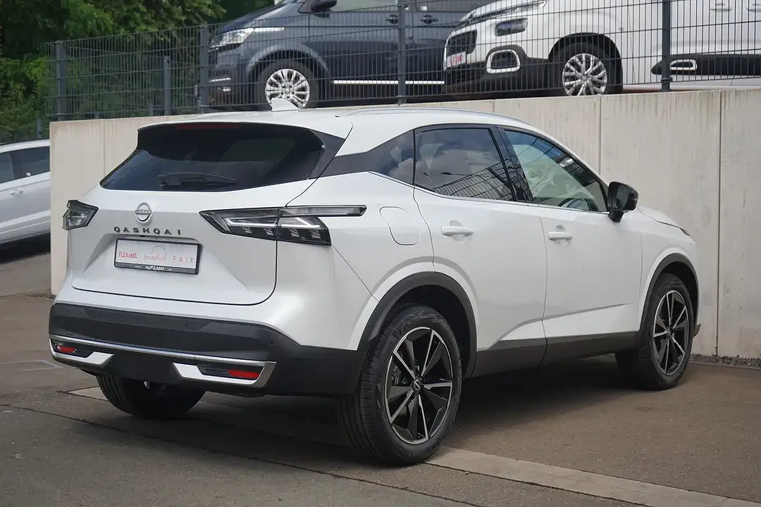 Nissan Qashqai 1.3 DIG-T AUT Tekna - Thumbnail 4