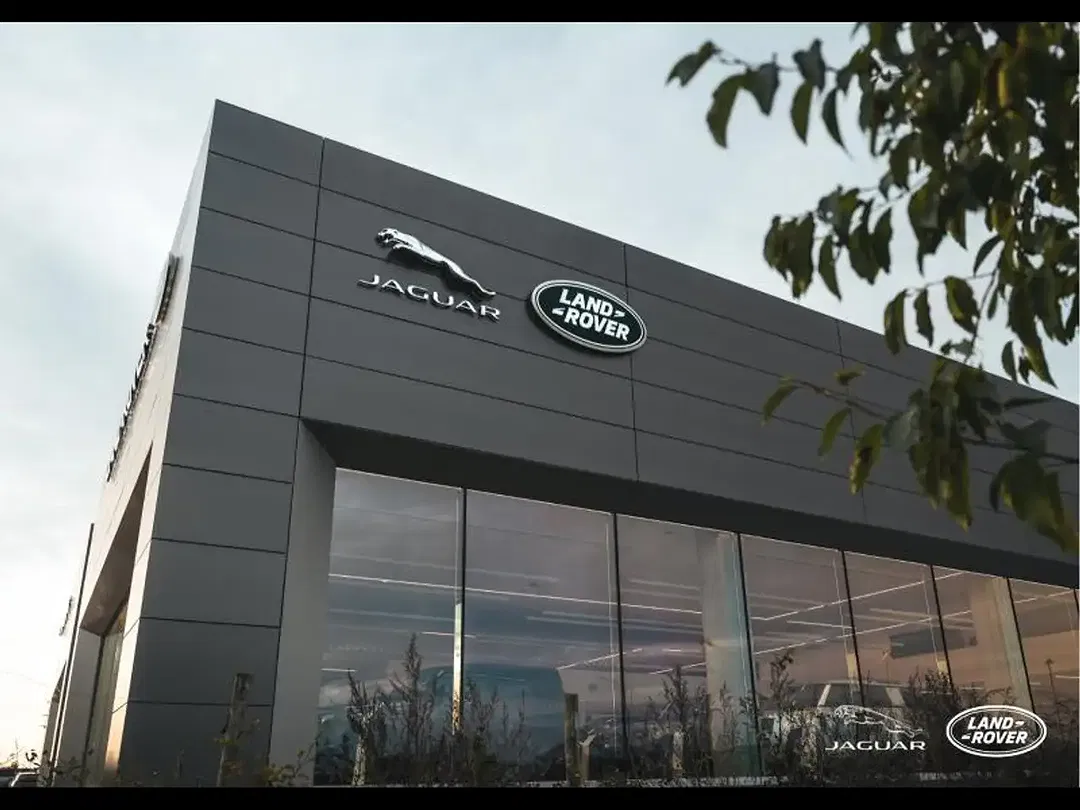 Land Rover Defender 4x4 OCTA 110 - Thumbnail 10