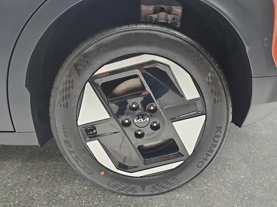 Kia EV3 81.4 kWh Earth Business - Thumbnail 6