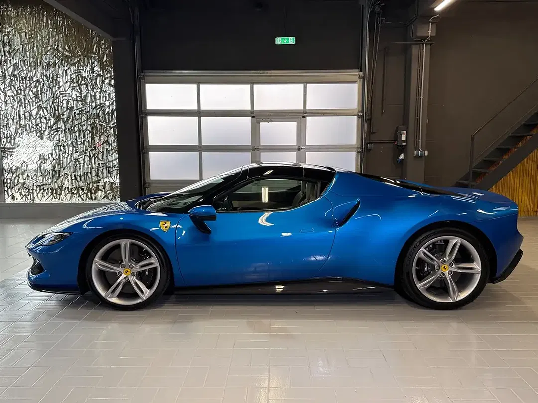 Ferrari 296 GTS - Thumbnail 4
