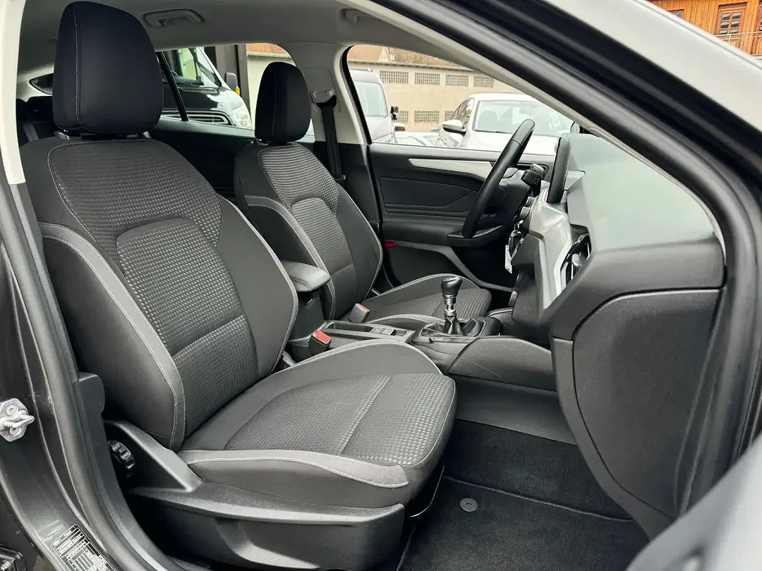 Ford Focus - Thumbnail 10