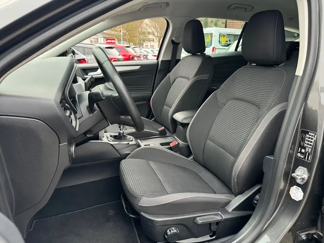 Ford Focus - Thumbnail 11