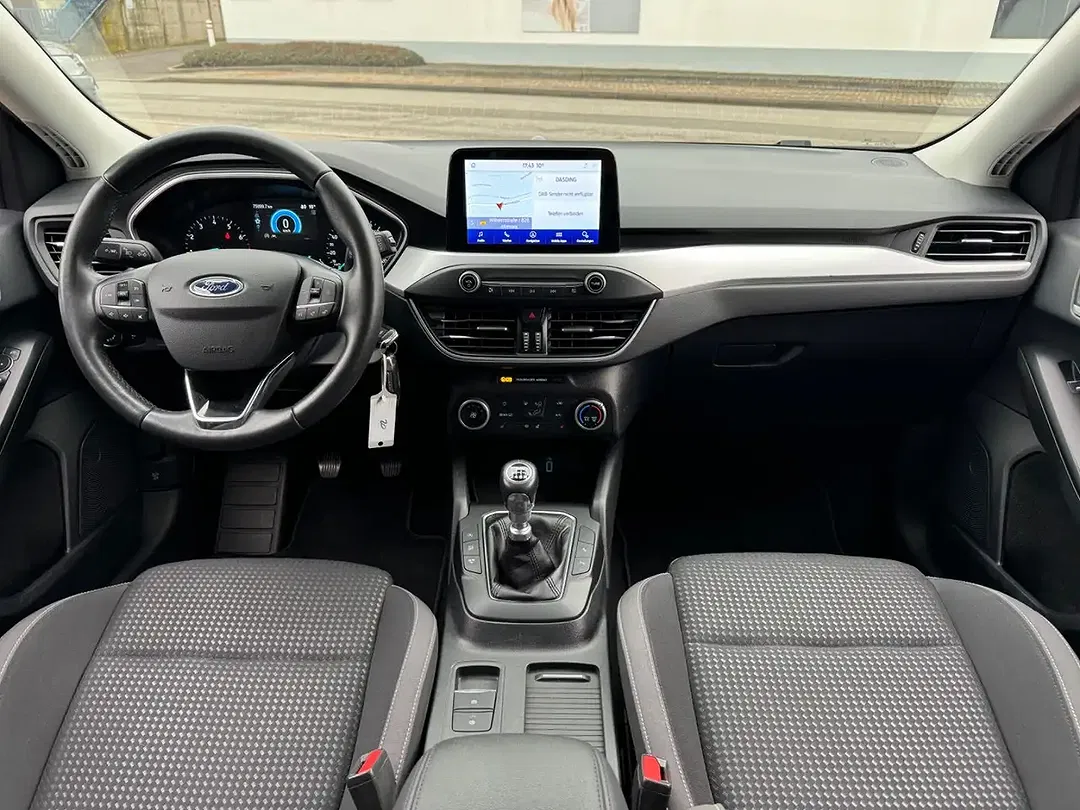 Ford Focus - Thumbnail 13