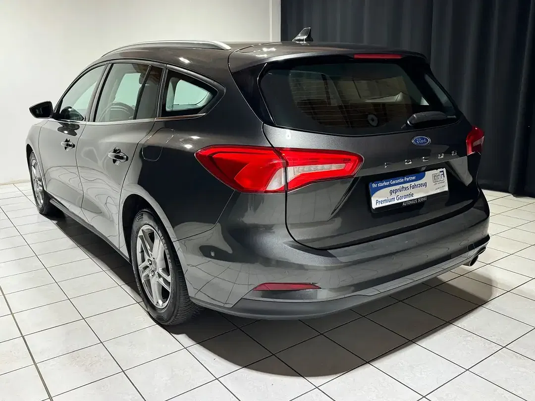 Ford Focus - Thumbnail 4