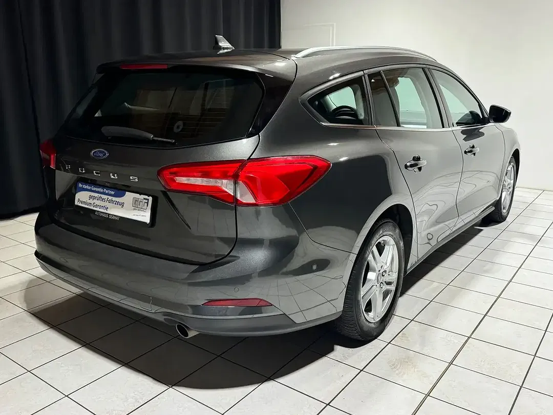 Ford Focus - Thumbnail 6