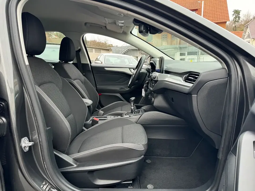 Ford Focus - Thumbnail 8
