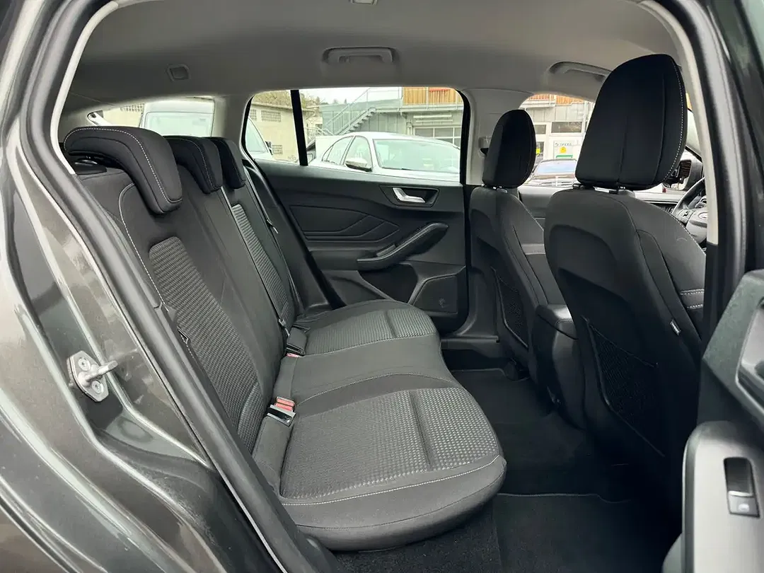 Ford Focus - Thumbnail 9