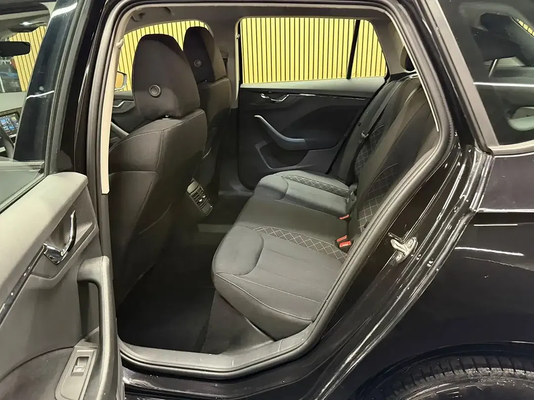 Skoda Kamiq 1.0 TSI Ambition Sport - Thumbnail 6