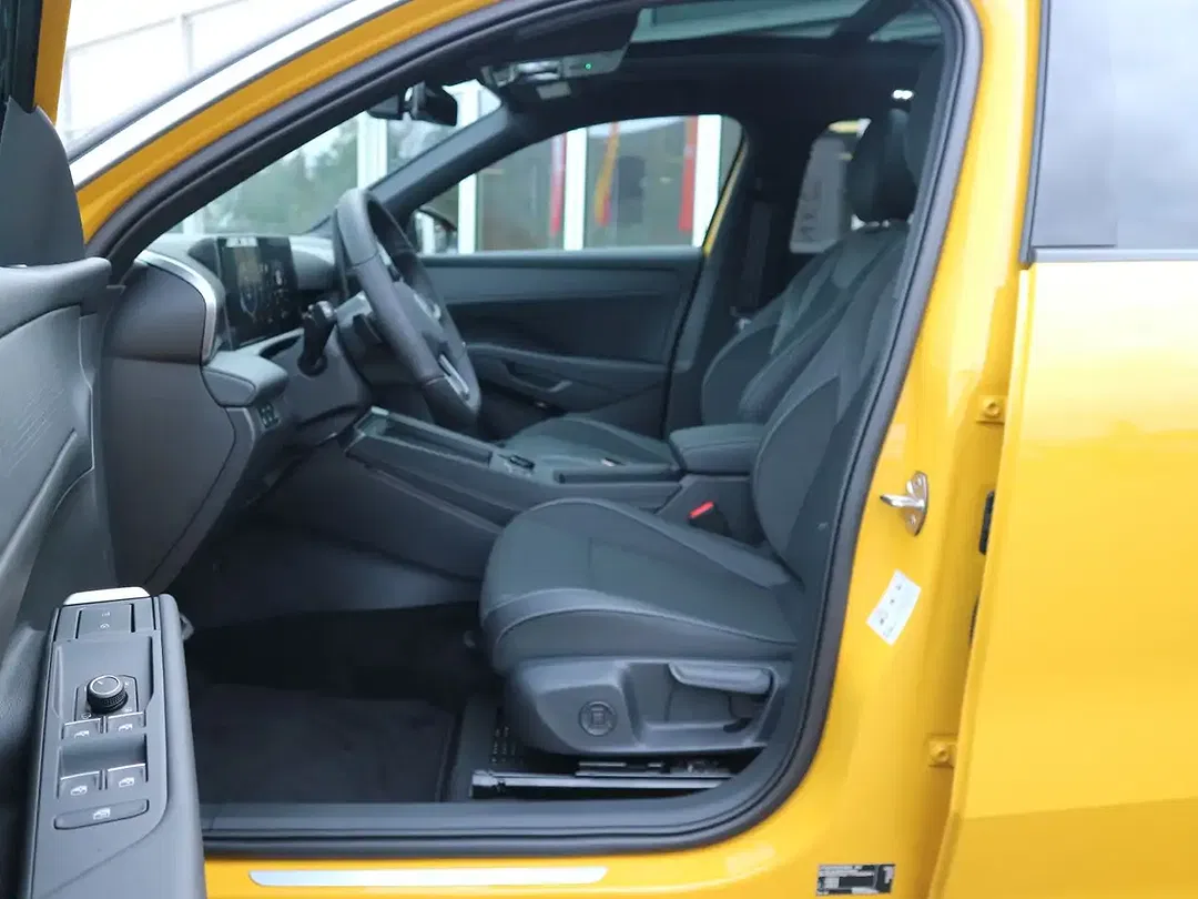 Volkswagen T-Roc 1.5 eTSI DSG R-Line - Thumbnail 4