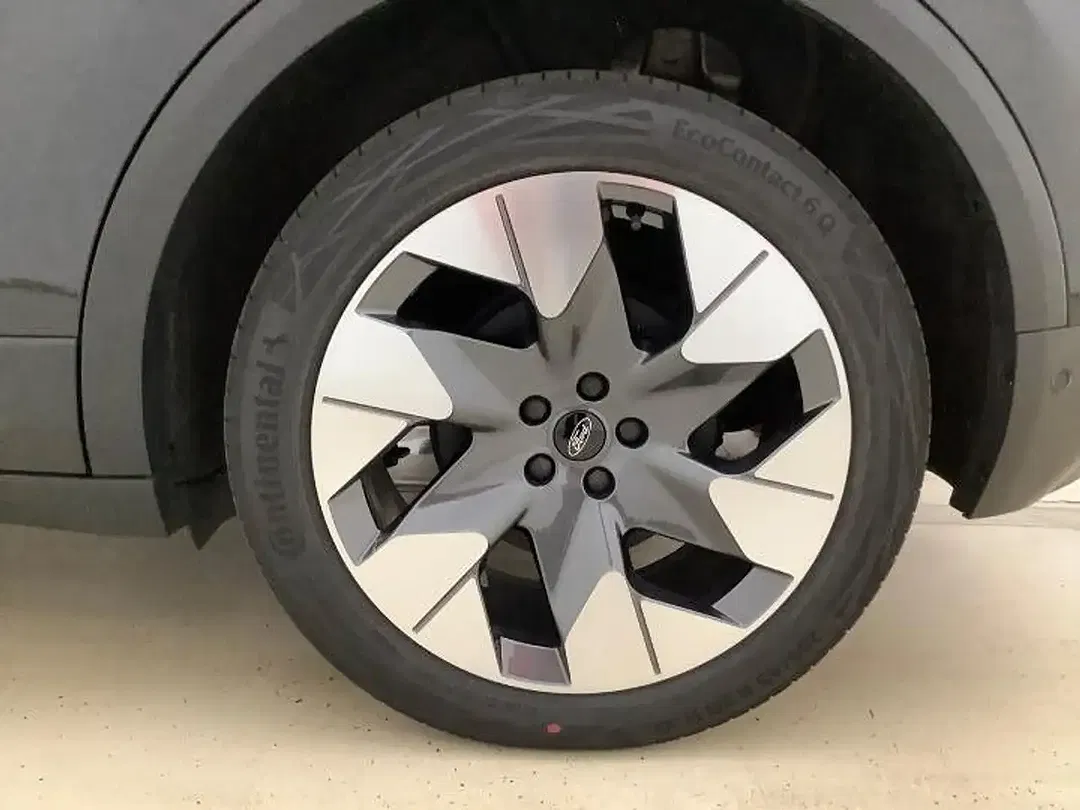 Ford Explorer Premium - Thumbnail 3