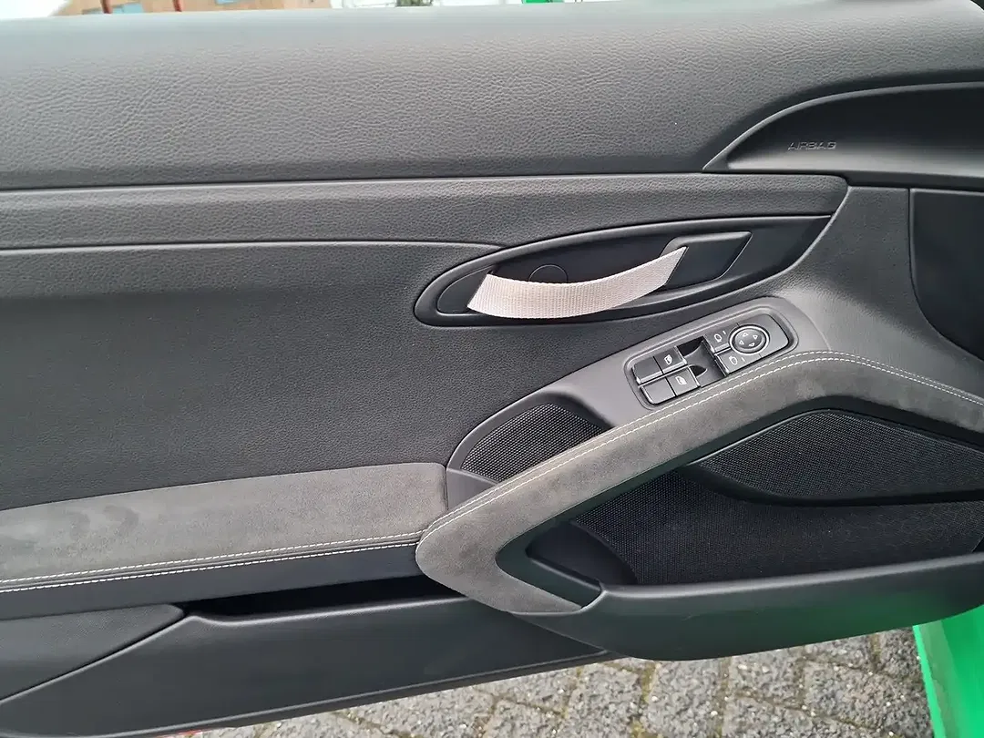 Porsche Cayman - Thumbnail 13