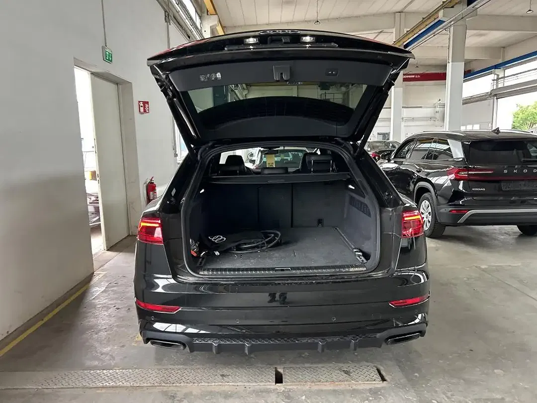 Audi Q8 55 TFSI e Matrix LED S line - Thumbnail 4