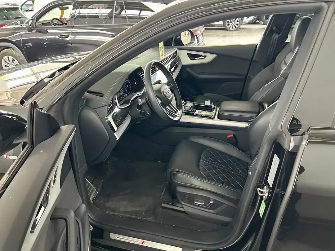 Audi Q8 55 TFSI e Matrix LED S line - Thumbnail 7