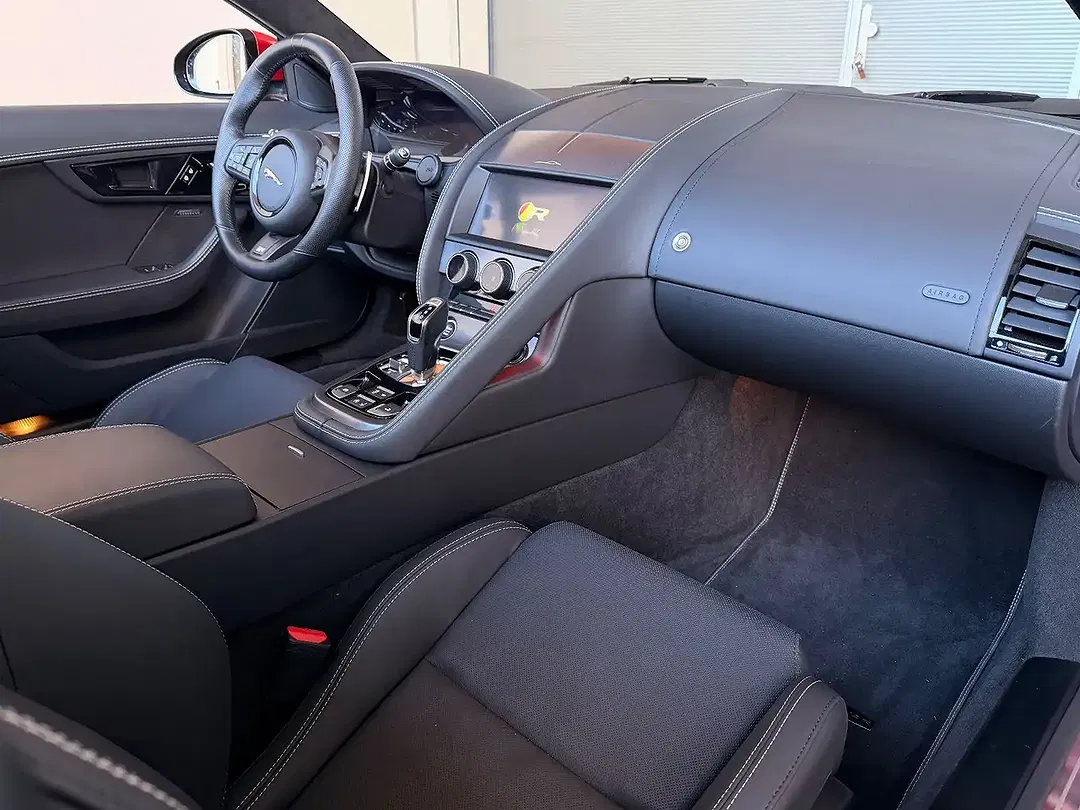 Jaguar F-Type P575 4x4 75 - Thumbnail 10