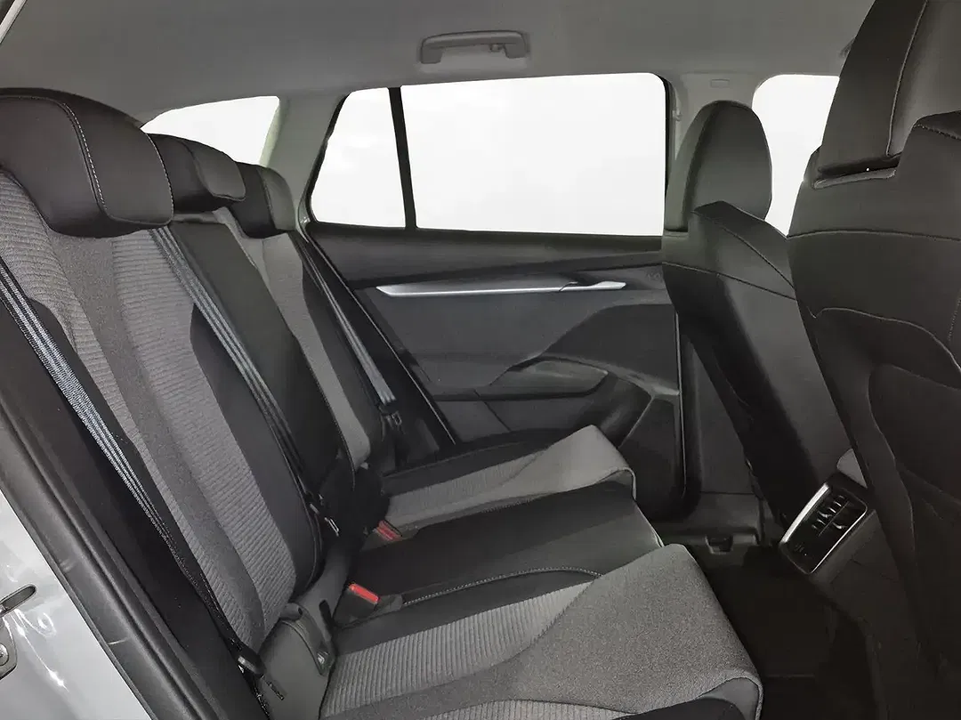 Skoda Enyaq 60 Loft - Thumbnail 14