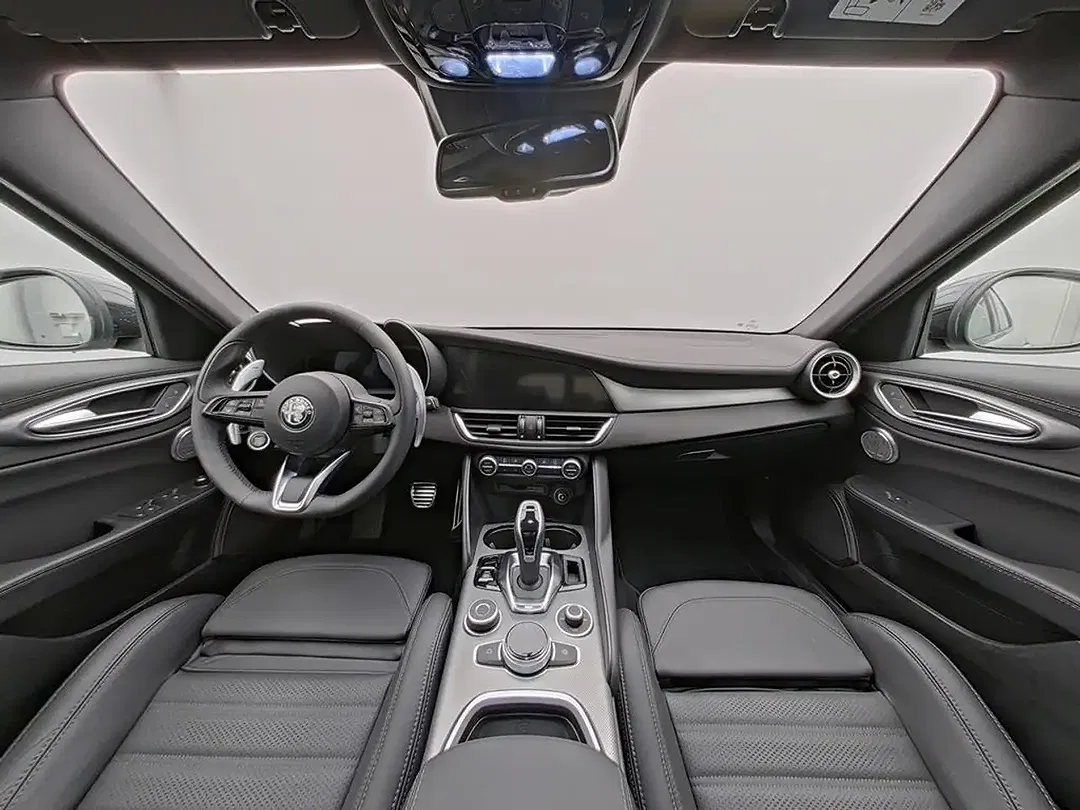 Alfa Romeo Giulia 2.0 Turbo Q4 Veloce - Thumbnail 9
