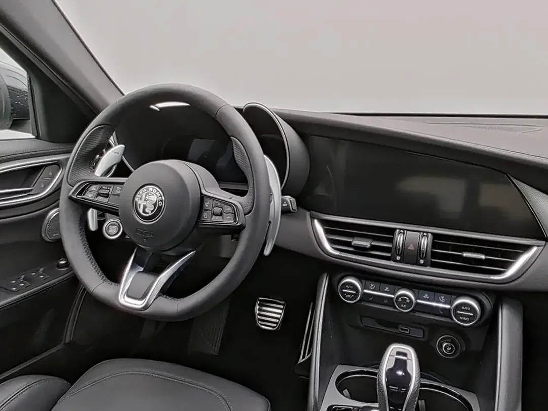 Alfa Romeo Giulia 2.0 Turbo Q4 Veloce - Thumbnail 11