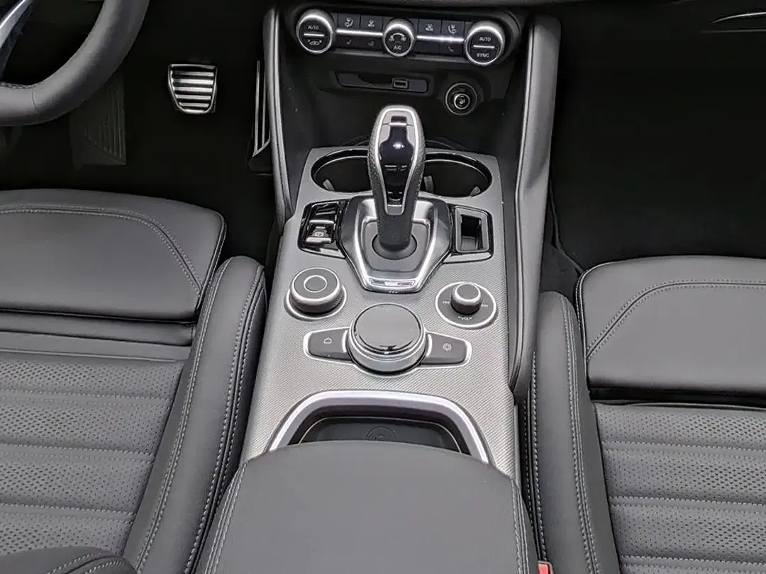 Alfa Romeo Giulia 2.0 Turbo Q4 Veloce - Thumbnail 12