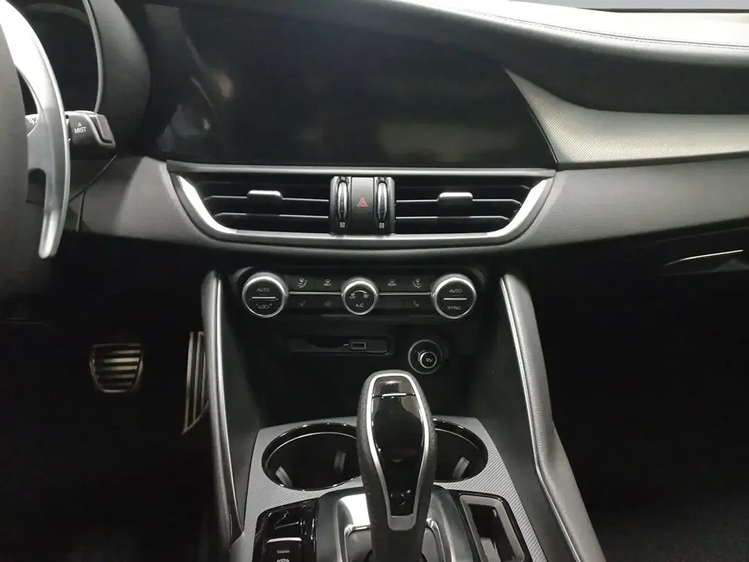 Alfa Romeo Giulia 2.0 Turbo Q4 Veloce - Thumbnail 10