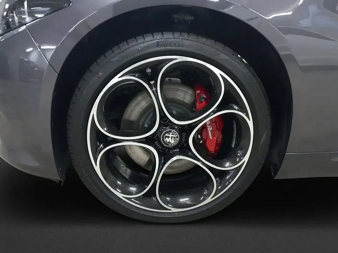 Alfa Romeo Giulia 2.0 Turbo Q4 Veloce - Thumbnail 6