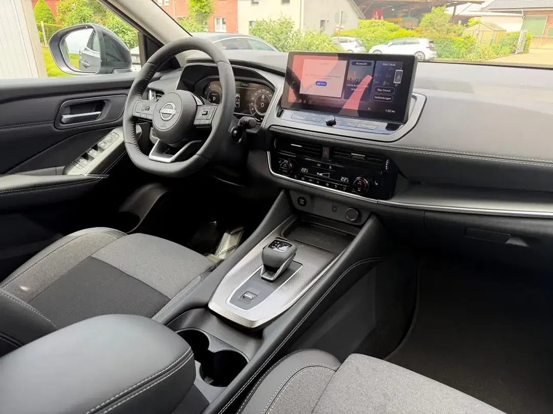Nissan Qashqai 1.3 N-Connecta - Thumbnail 8